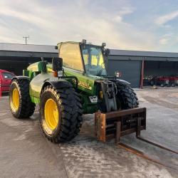 John Deere 3200