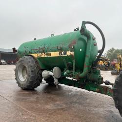 Major 2600 Gallon Tanker