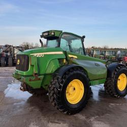 John Deere 3200